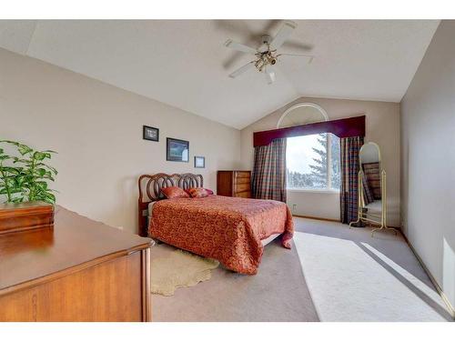 2281 Sirocco Drive Sw, Calgary, AB - Indoor Photo Showing Bedroom