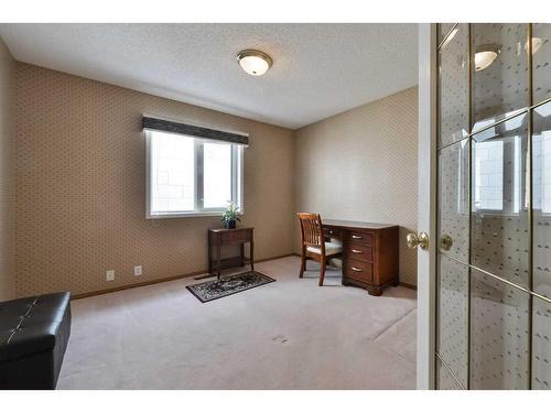 2281 Sirocco Drive Sw, Calgary, AB - Indoor Photo Showing Other Room