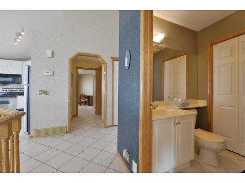 2281 Sirocco Drive Sw, Calgary, AB - Indoor Photo Showing Bathroom