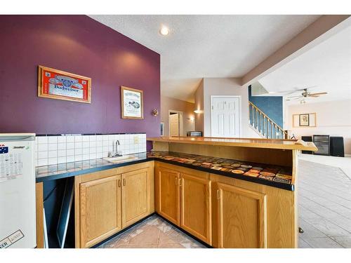 2281 Sirocco Drive Sw, Calgary, AB - Indoor Photo Showing Kitchen