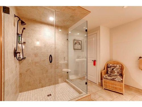 204-5555 Elbow Drive Sw, Calgary, AB - Indoor Photo Showing Bathroom
