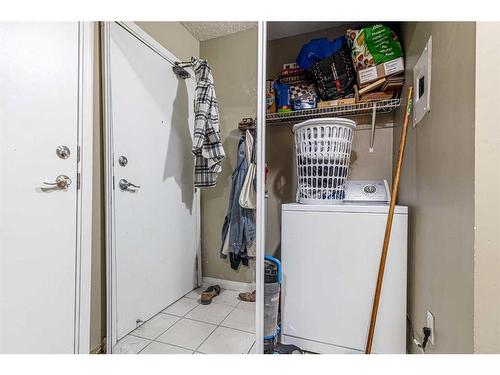 106-431 1 Avenue Ne, Calgary, AB - Indoor Photo Showing Laundry Room