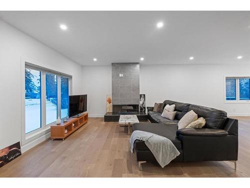 4747 26 Avenue Sw, Calgary, AB - Indoor With Fireplace