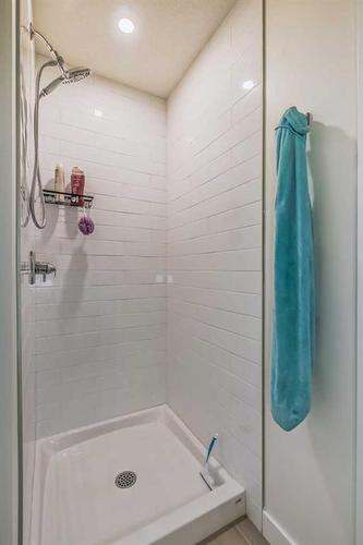136 Lakewood Circle, Strathmore, AB - Indoor Photo Showing Bathroom