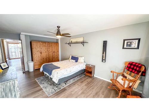 617 4 Avenue, Sundre, AB - Indoor Photo Showing Bedroom