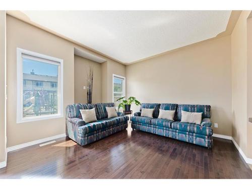 206-620 Luxstone Landing Sw, Airdrie, AB - Indoor Photo Showing Living Room