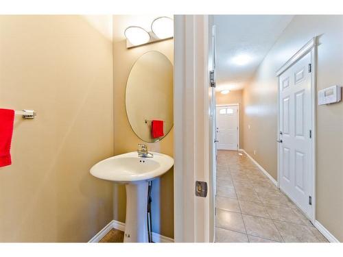 206-620 Luxstone Landing Sw, Airdrie, AB - Indoor Photo Showing Bathroom