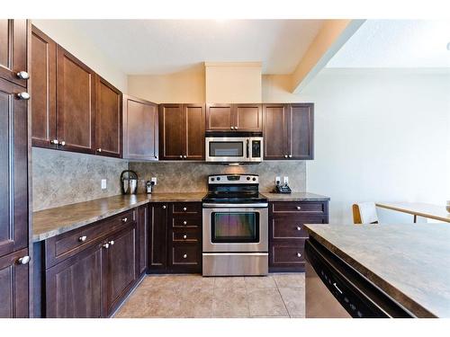 206-620 Luxstone Landing Sw, Airdrie, AB - Indoor Photo Showing Kitchen