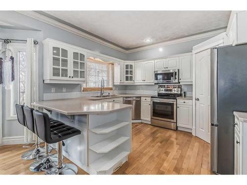 62 Kingston Drive, Red Deer, AB - Indoor Photo Showing Kitchen