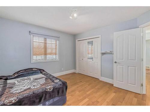 62 Kingston Drive, Red Deer, AB - Indoor Photo Showing Bedroom