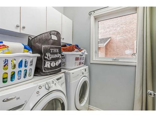 62 Kingston Drive, Red Deer, AB - Indoor Photo Showing Laundry Room
