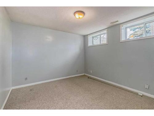 62 Kingston Drive, Red Deer, AB - Indoor Photo Showing Other Room