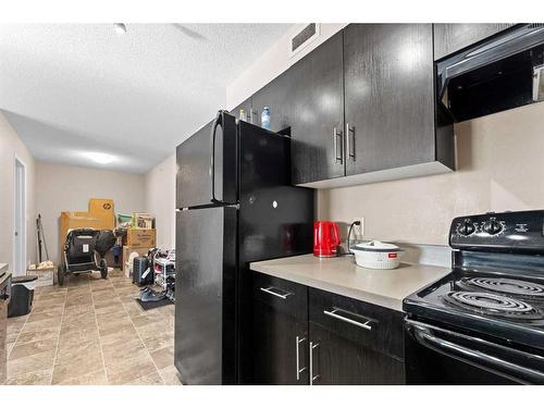 404-7130 80 Avenue Ne, Calgary, AB - Indoor Photo Showing Kitchen
