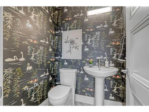 20 Treeline Lane Sw, Calgary, AB - Indoor Photo Showing Bathroom