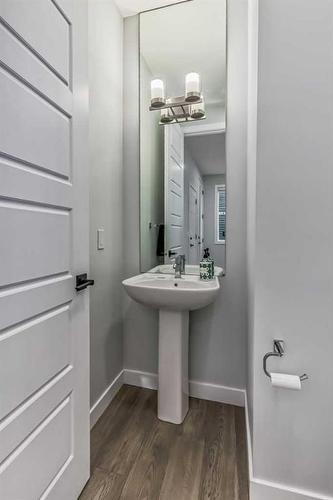114 Waterford Road, Chestermere, AB - Indoor Photo Showing Bathroom