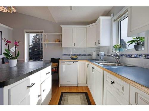 3 Prairie Meadows Road West, Brooks, AB - Indoor Photo Showing Kitchen With Double Sink