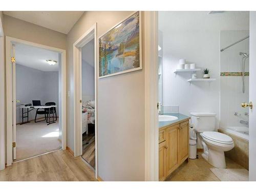 3 Prairie Meadows Road West, Brooks, AB - Indoor Photo Showing Bathroom