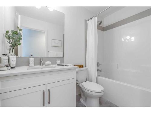 416 Rivercrest Road, Cochrane, AB - Indoor Photo Showing Bathroom