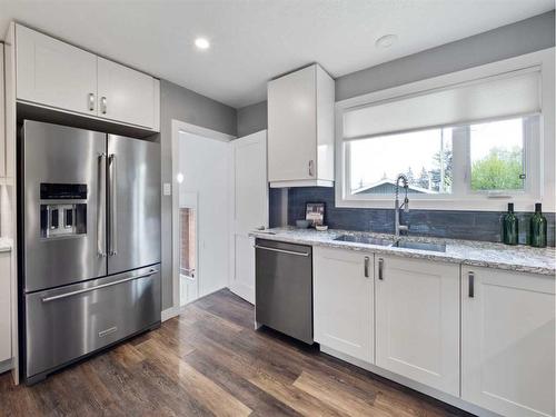 7804 33 Avenue Nw, Calgary, AB - Indoor Photo Showing Kitchen With Stainless Steel Kitchen