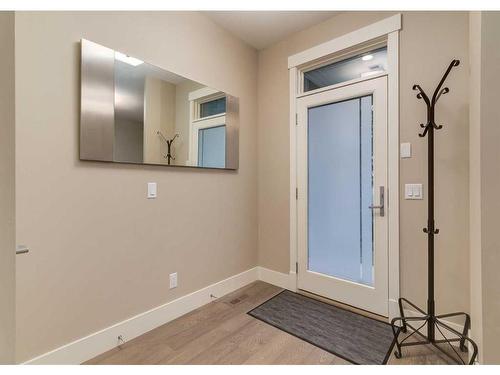 2832 42 Street Sw, Calgary, AB - Indoor Photo Showing Other Room
