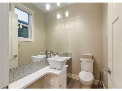 2832 42 Street Sw, Calgary, AB - Indoor Photo Showing Bathroom