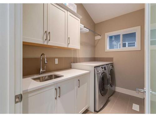 2832 42 Street Sw, Calgary, AB - Indoor Photo Showing Laundry Room