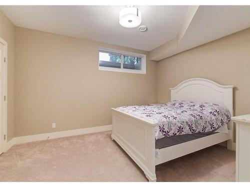 2832 42 Street Sw, Calgary, AB - Indoor Photo Showing Bedroom