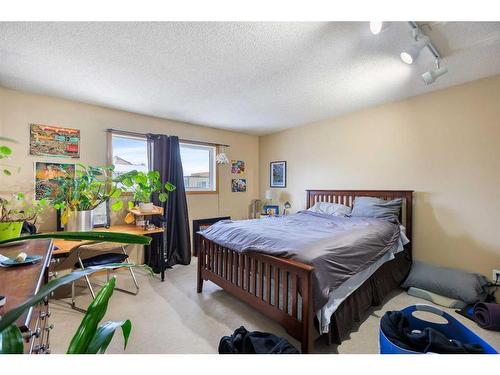 1-642 Mcdougall Road Ne, Calgary, AB - Indoor Photo Showing Bedroom
