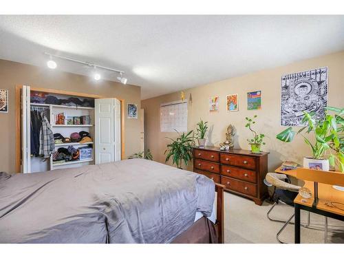 1-642 Mcdougall Road Ne, Calgary, AB - Indoor Photo Showing Bedroom