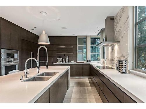 2605 Erlton Street Sw, Calgary, AB - Indoor Photo Showing Kitchen With Upgraded Kitchen