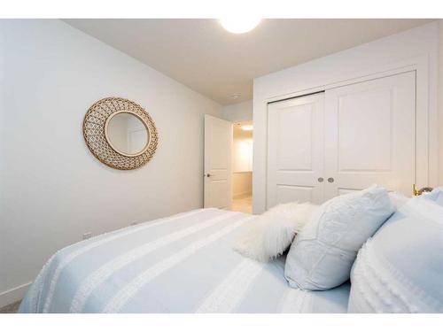8533 19 Avenue Se, Calgary, AB - Indoor Photo Showing Bedroom