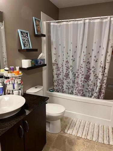 1803-30 Carleton Avenue, Red Deer, AB - Indoor Photo Showing Bathroom