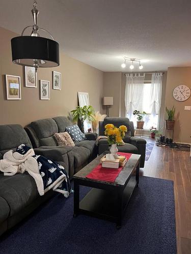 1803-30 Carleton Avenue, Red Deer, AB - Indoor Photo Showing Living Room