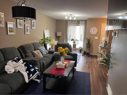 1803-30 Carleton Avenue, Red Deer, AB - Indoor Photo Showing Living Room