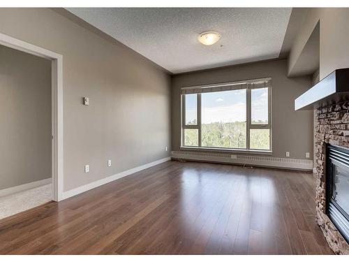 520-35 Inglewood Park Se, Calgary, AB - Indoor With Fireplace