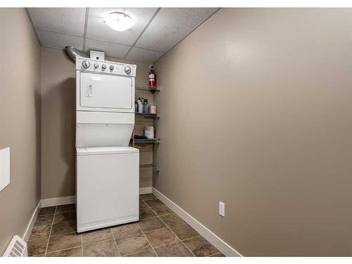 520-35 Inglewood Park Se, Calgary, AB - Indoor Photo Showing Laundry Room
