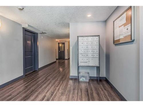 206-15207 1 Street Se, Calgary, AB - Indoor Photo Showing Other Room