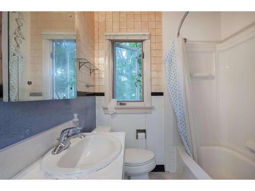 3940 1A Street Sw, Calgary, AB - Indoor Photo Showing Bathroom