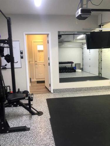 445 23 Avenue Ne, Calgary, AB - Indoor Photo Showing Gym Room