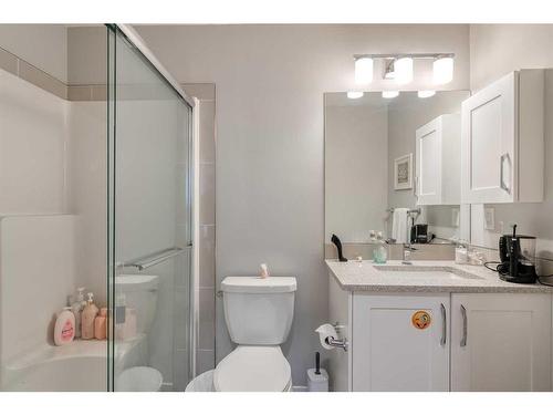305-200 Shawnee Square Sw, Calgary, AB - Indoor Photo Showing Bathroom