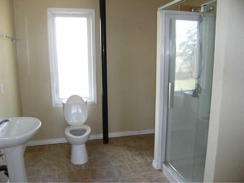 234013 Twp Rd 324, Rural Kneehill County, AB - Indoor Photo Showing Bathroom