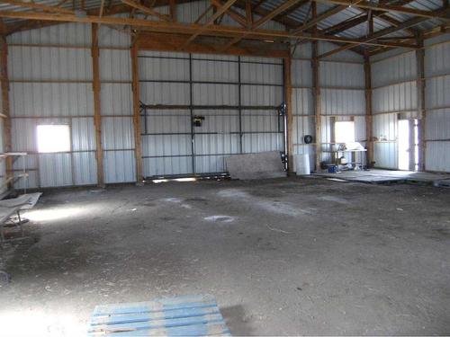 234013 Twp Rd 324, Rural Kneehill County, AB - Indoor Photo Showing Garage