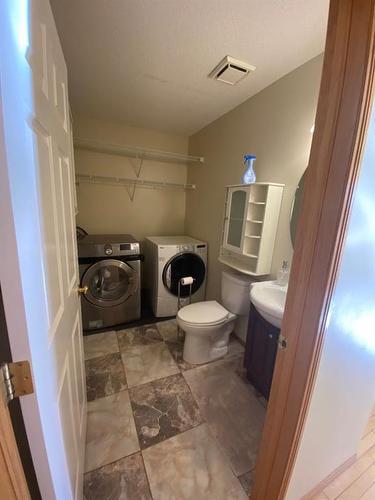 65 Scotia Point Nw, Calgary, AB - Indoor Photo Showing Laundry Room