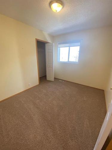 65 Scotia Point Nw, Calgary, AB - Indoor Photo Showing Other Room