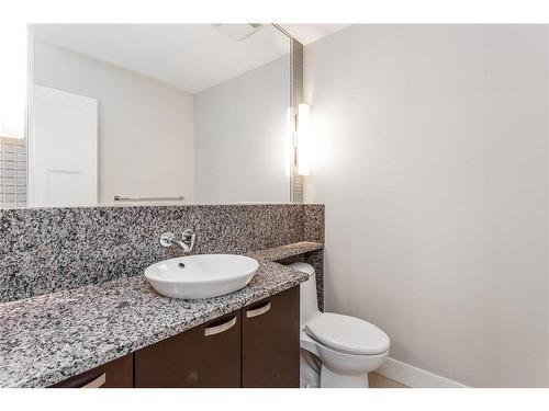 132-99 Spruce Place Sw, Calgary, AB - Indoor Photo Showing Bathroom