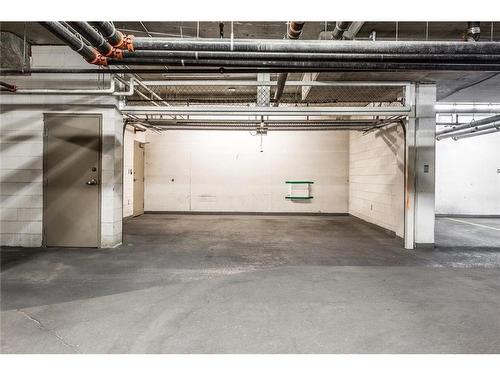 132-99 Spruce Place Sw, Calgary, AB - Indoor Photo Showing Garage