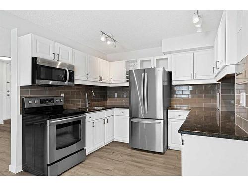45-3809 45 Street Sw, Calgary, AB - Indoor Photo Showing Kitchen With Stainless Steel Kitchen