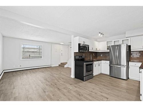 45-3809 45 Street Sw, Calgary, AB - Indoor Photo Showing Kitchen With Stainless Steel Kitchen