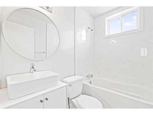 45-3809 45 Street Sw, Calgary, AB - Indoor Photo Showing Bathroom