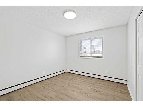 45-3809 45 Street Sw, Calgary, AB - Indoor Photo Showing Other Room
